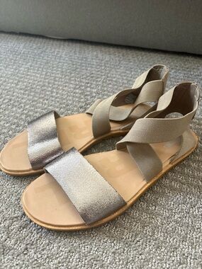 Sorel Ella II sandals in beige gray metallic size 7